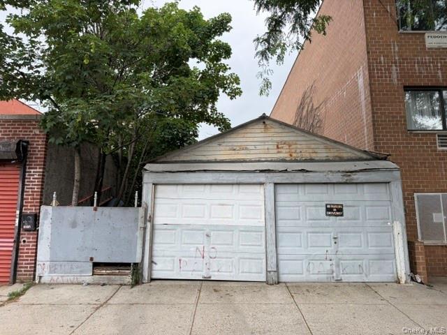 2407 Halsey Street