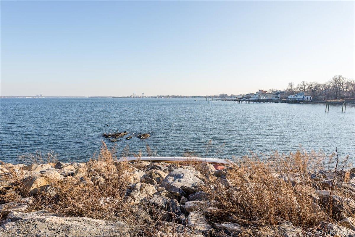 1422 Outlook Avenue Unit: 2