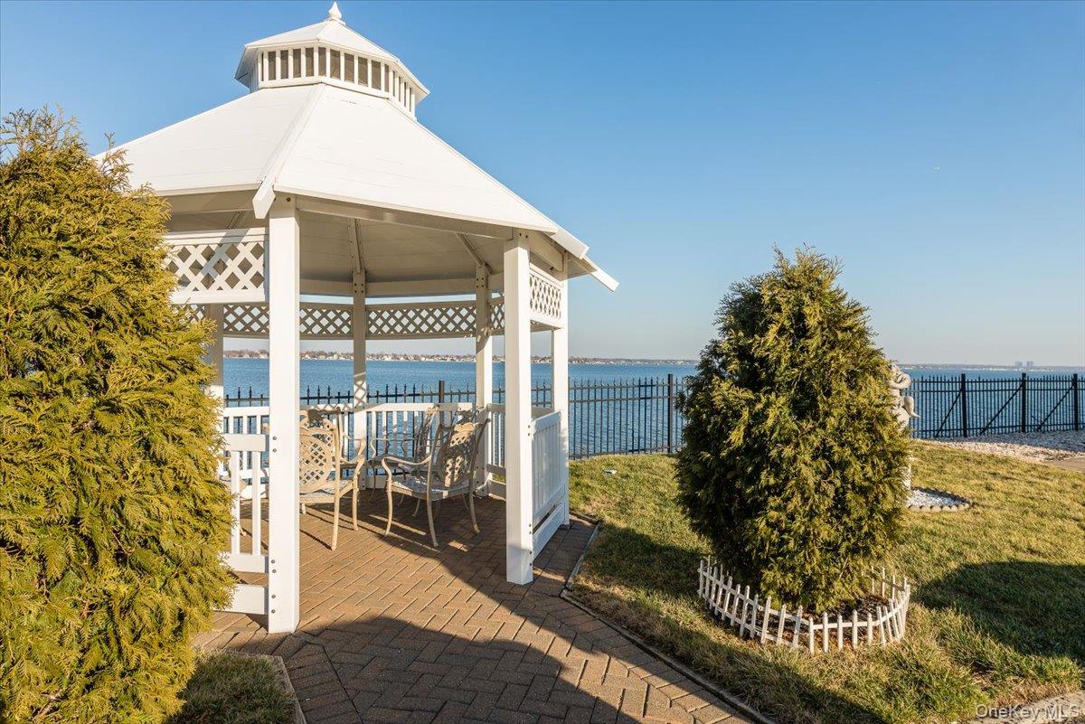 1422 Outlook Avenue Unit: 2