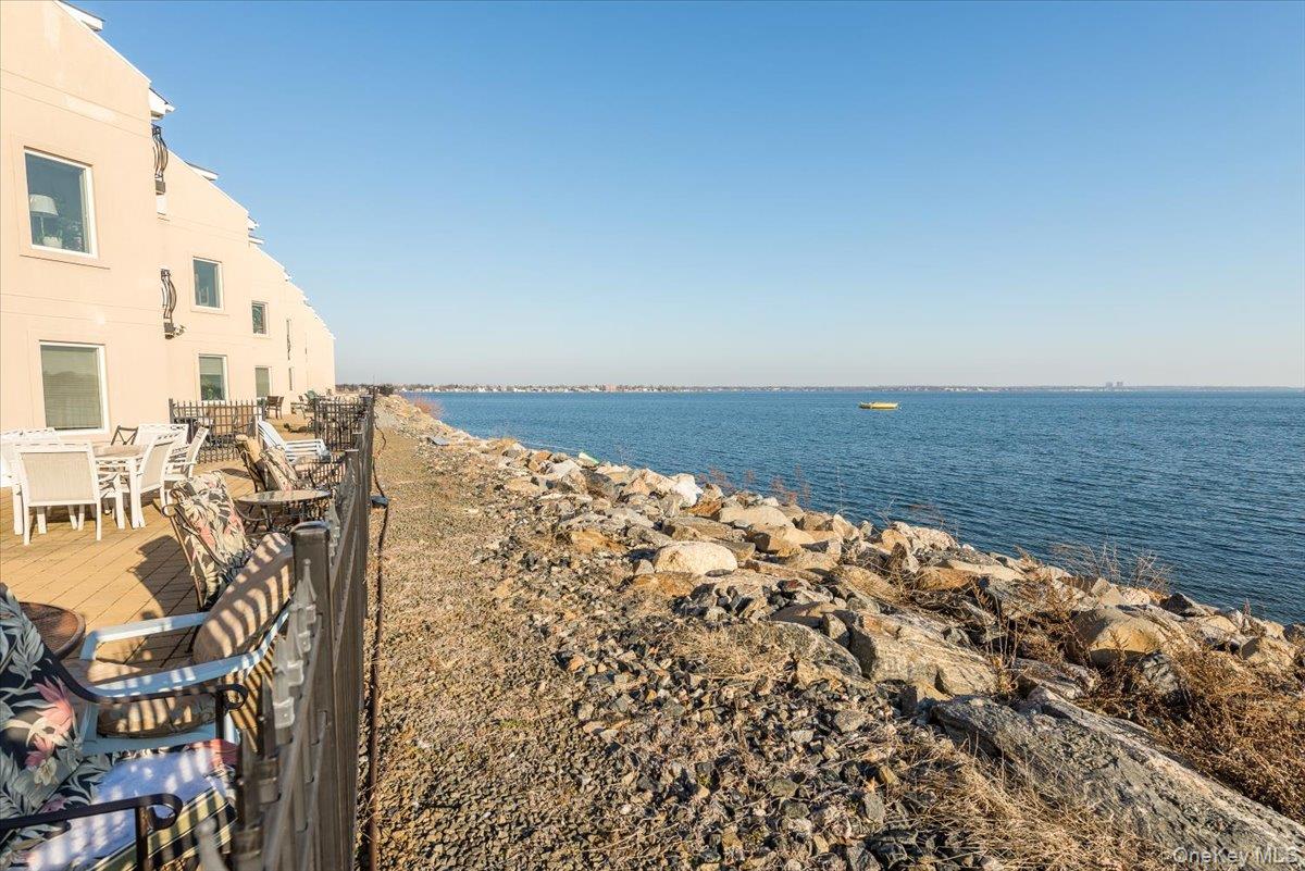1422 Outlook Avenue Unit: 2