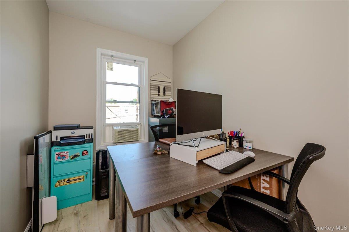 1321 Balcom Avenue Unit: 1