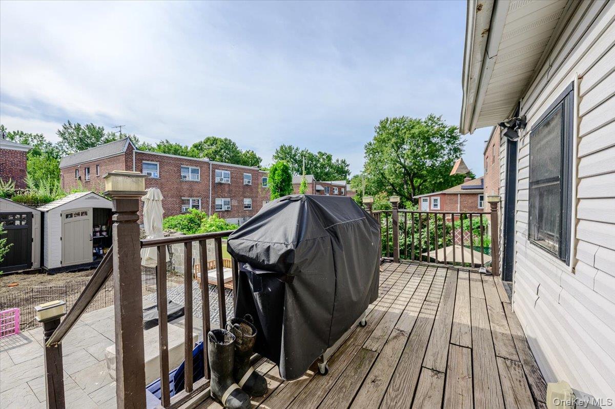 1321 Balcom Avenue Unit: 1