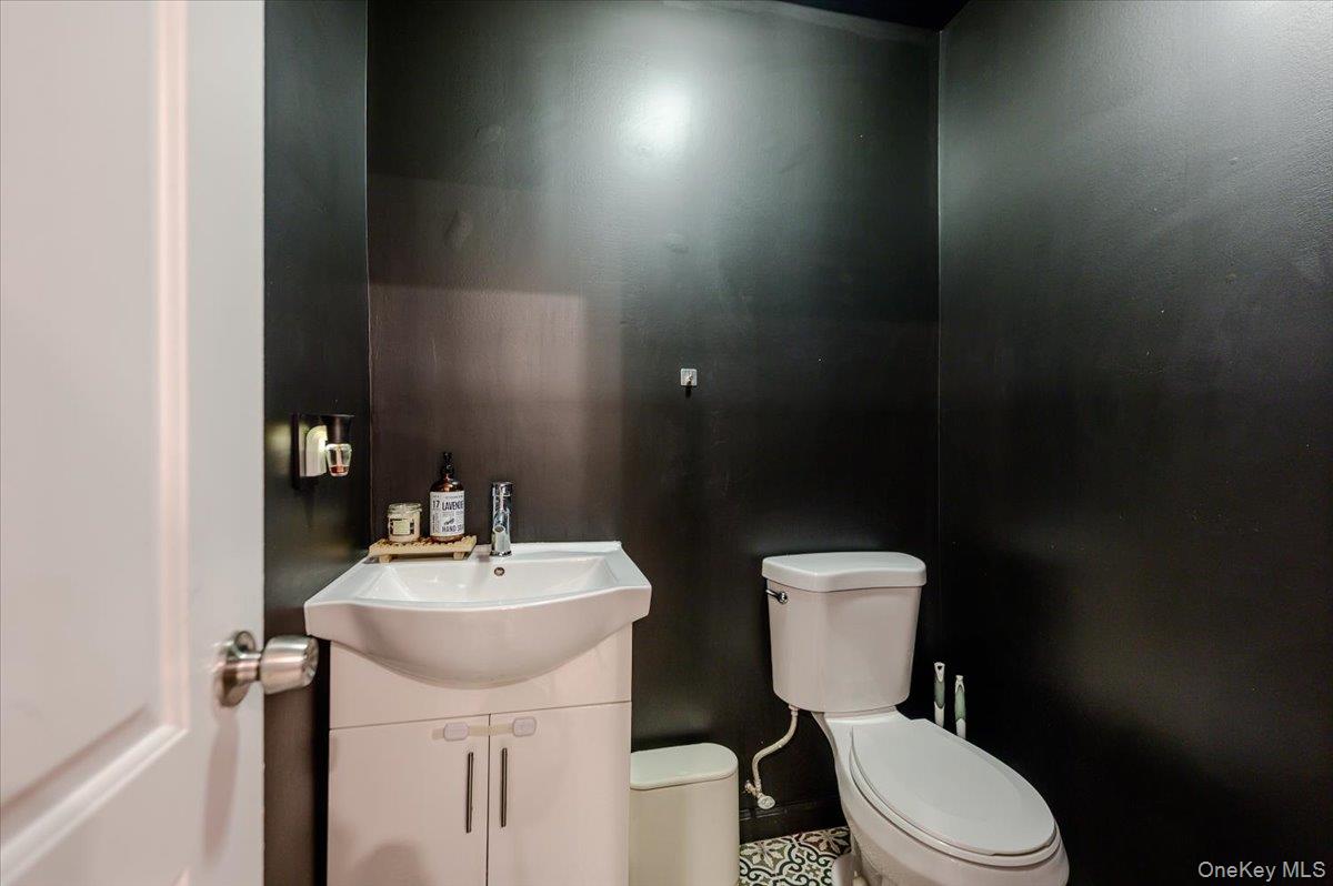 1321 Balcom Avenue Unit: 1