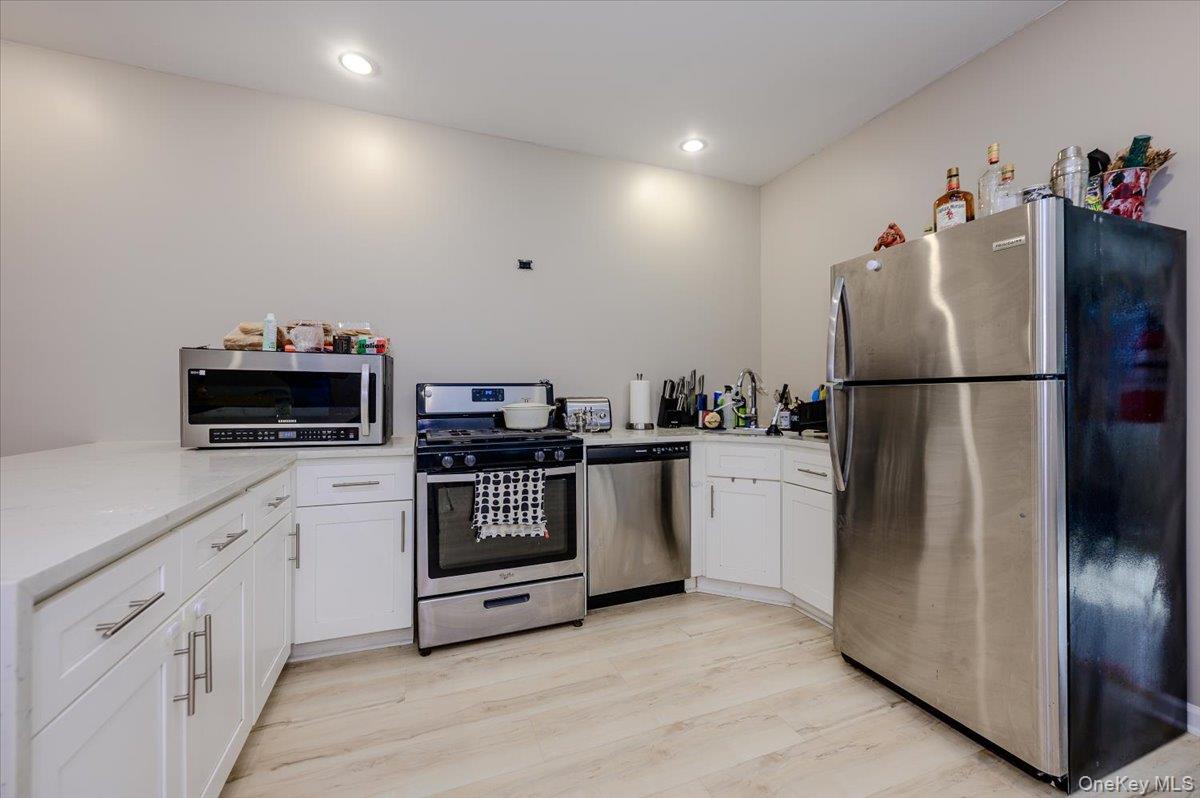 1321 Balcom Avenue Unit: 1