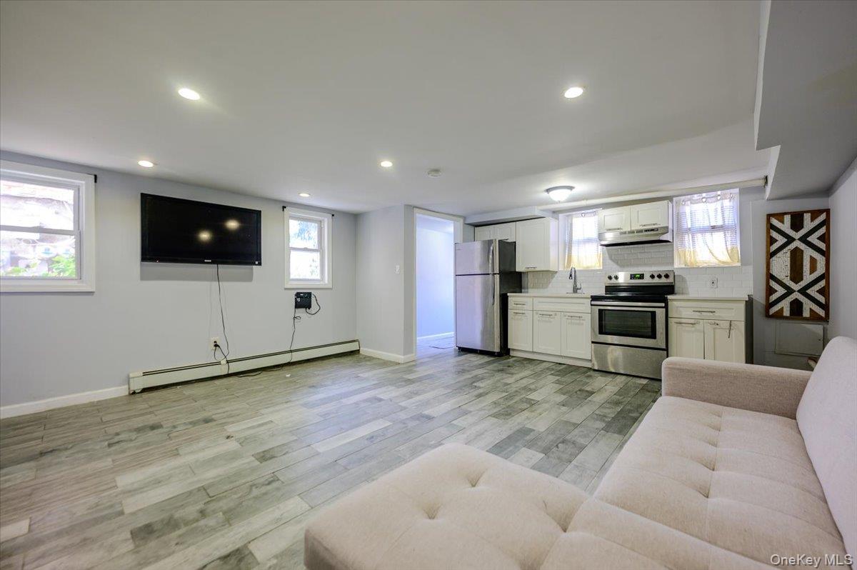 1321 Balcom Avenue Unit: 1