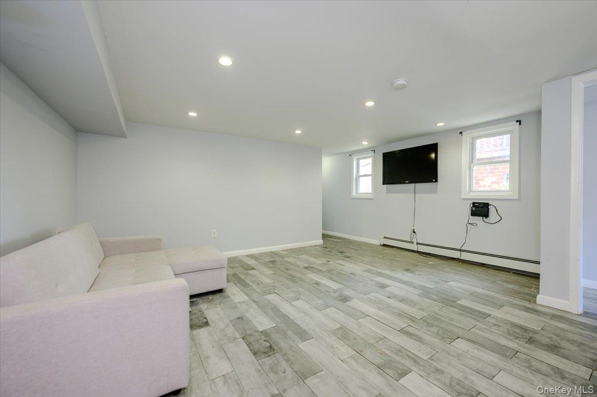 1321 Balcom Avenue Unit: 1