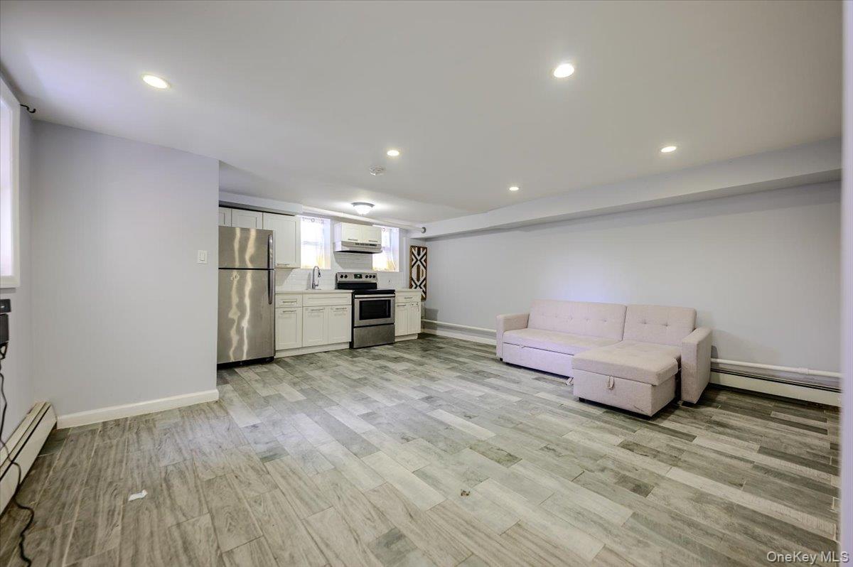 1321 Balcom Avenue Unit: 1
