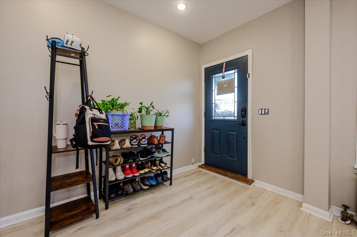 1321 Balcom Avenue Unit: 1