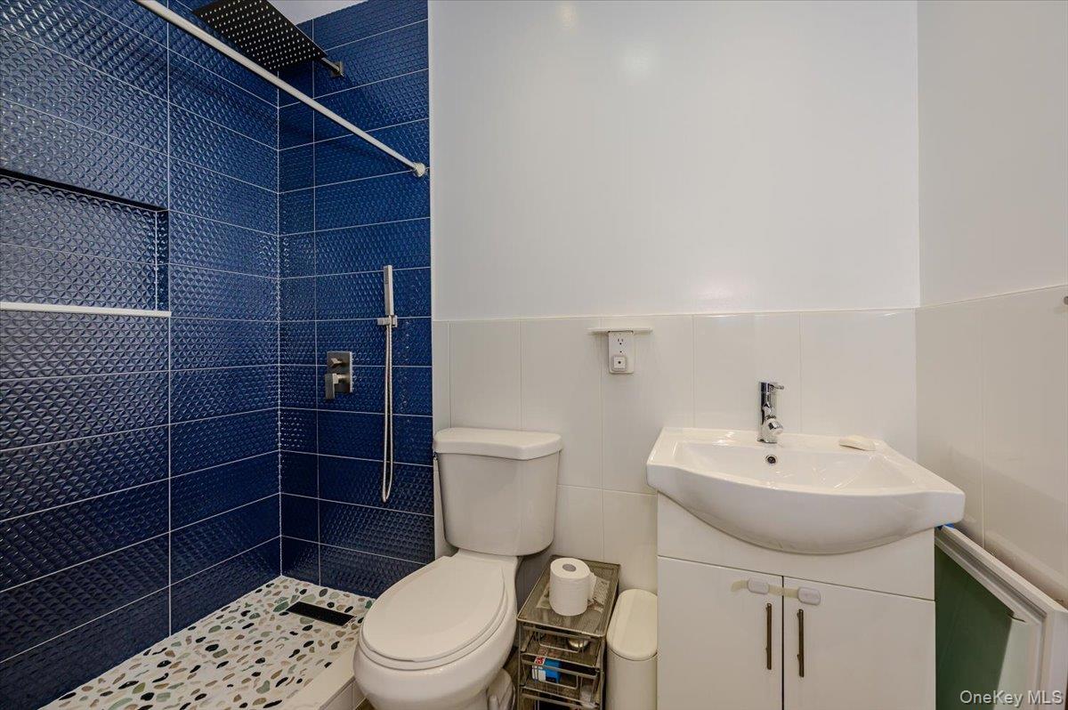 1321 Balcom Avenue Unit: 1