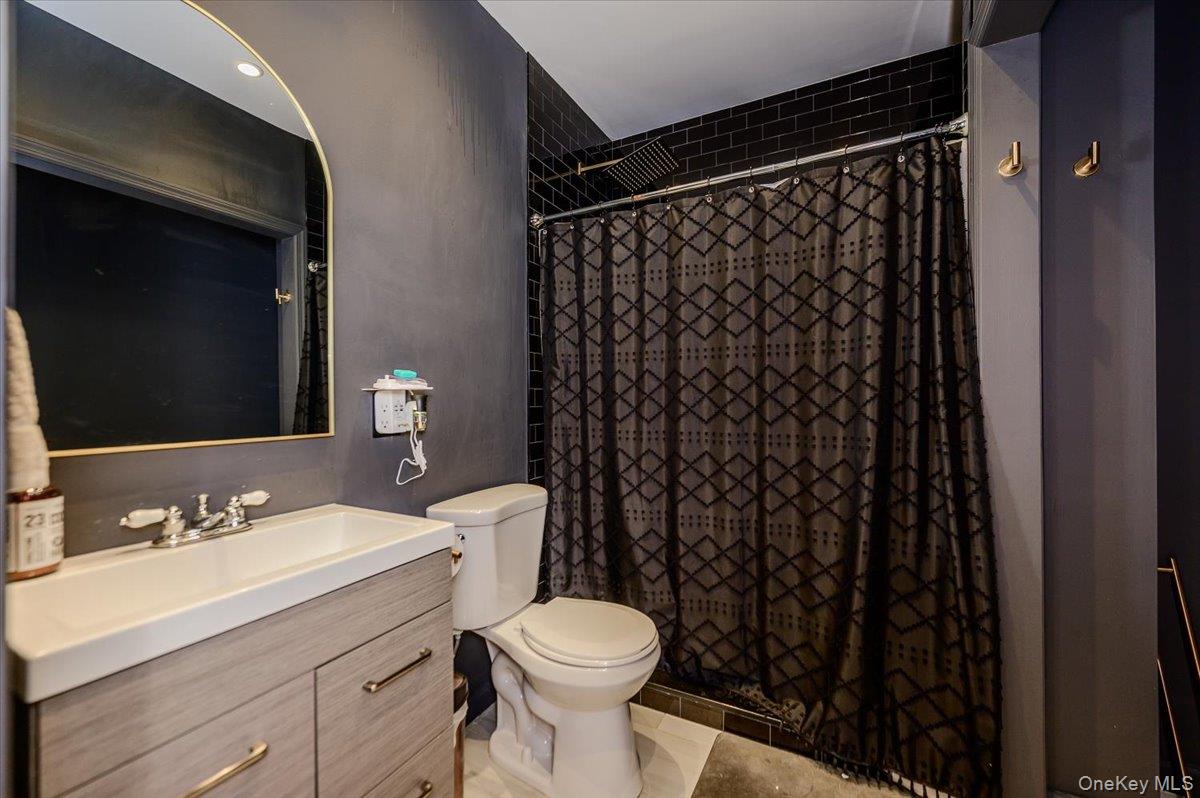 1321 Balcom Avenue Unit: 1