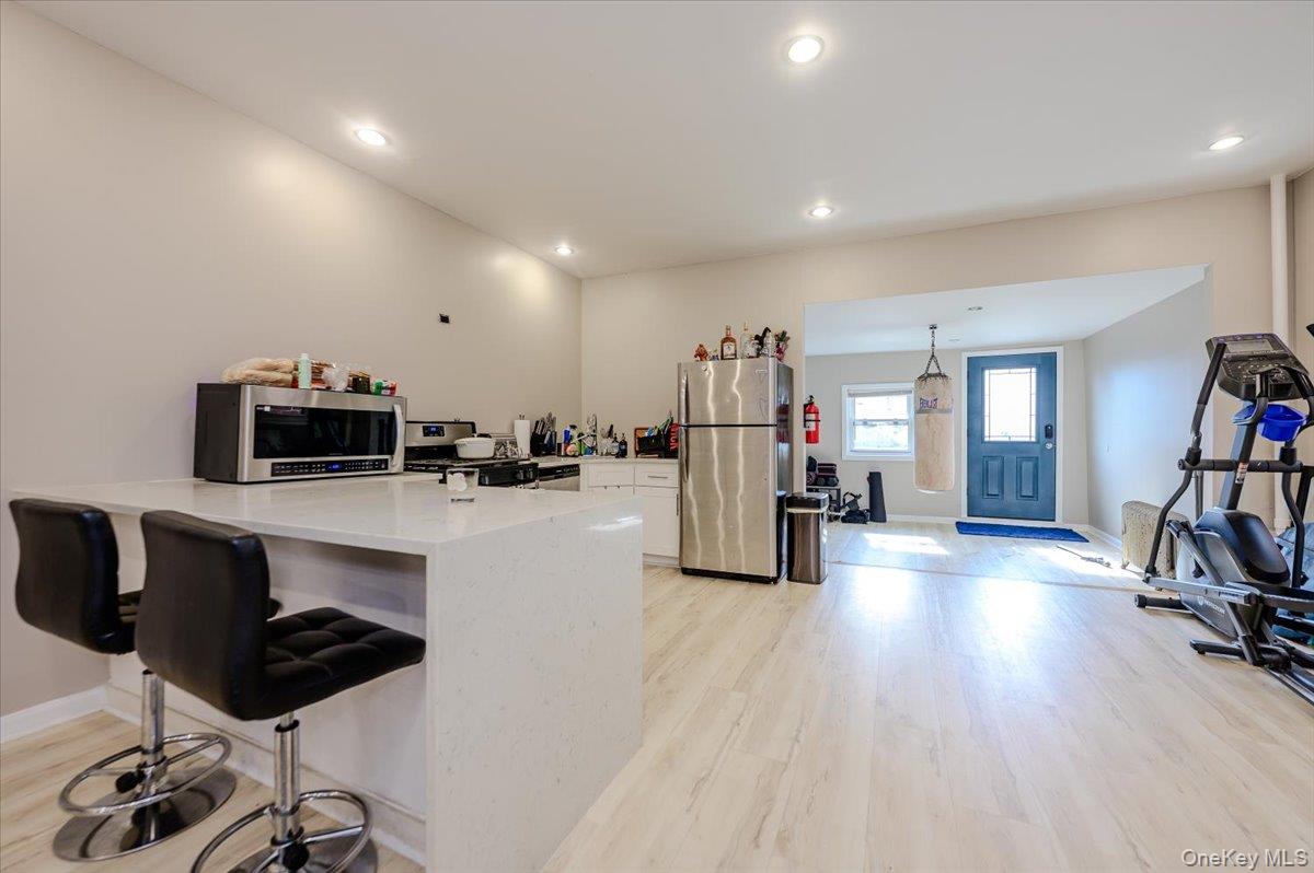 1321 Balcom Avenue Unit: 1