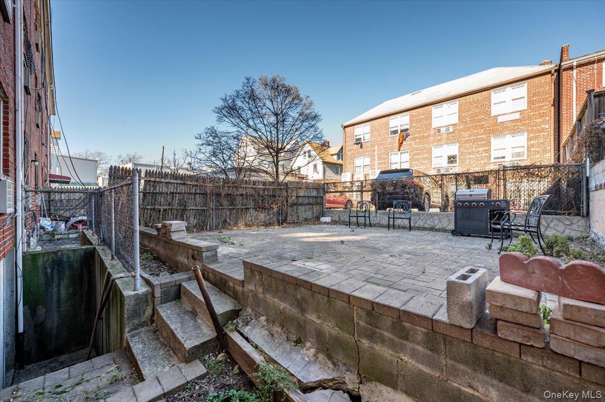 2873 Roebling Avenue