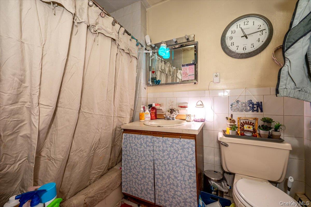 2873 Roebling Avenue