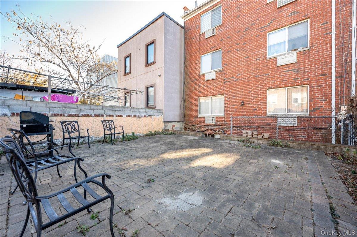 2873 Roebling Avenue