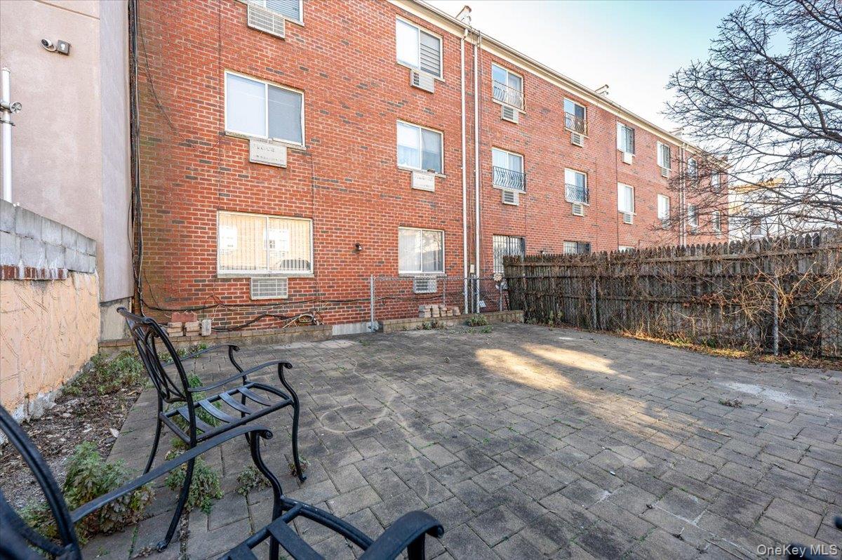 2873 Roebling Avenue