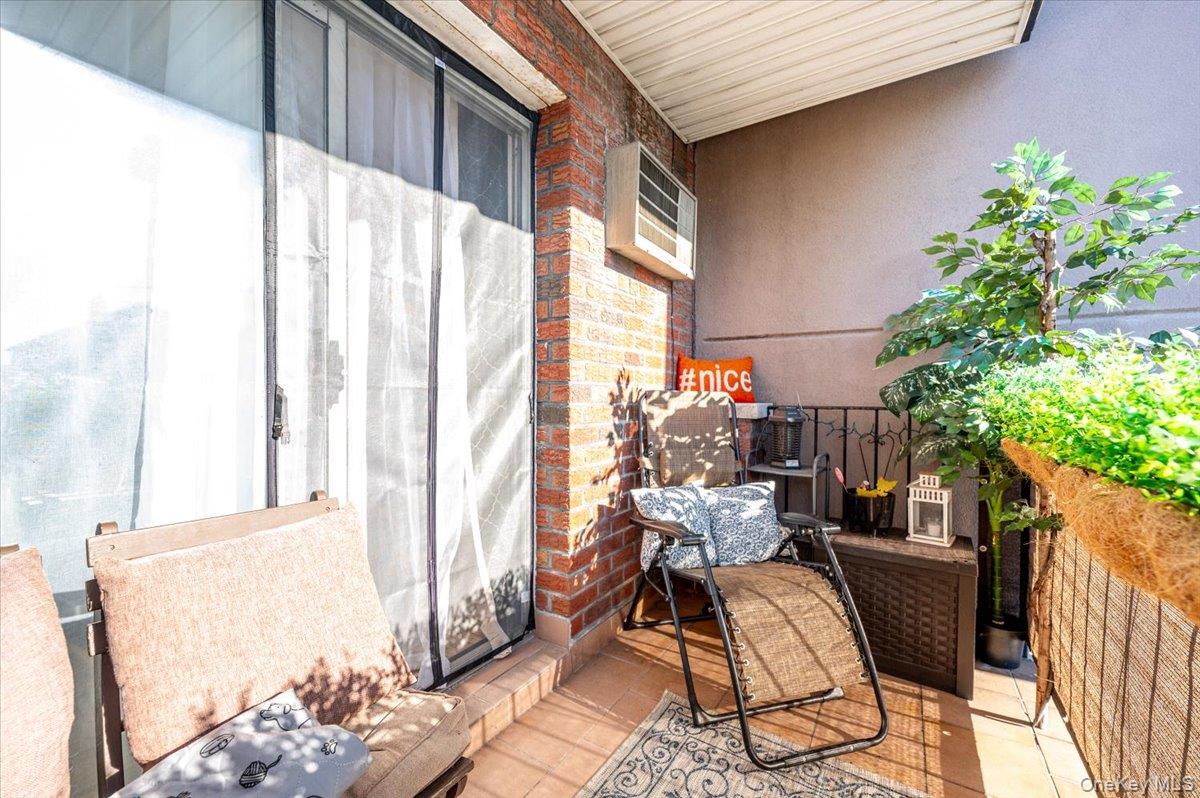 2873 Roebling Avenue