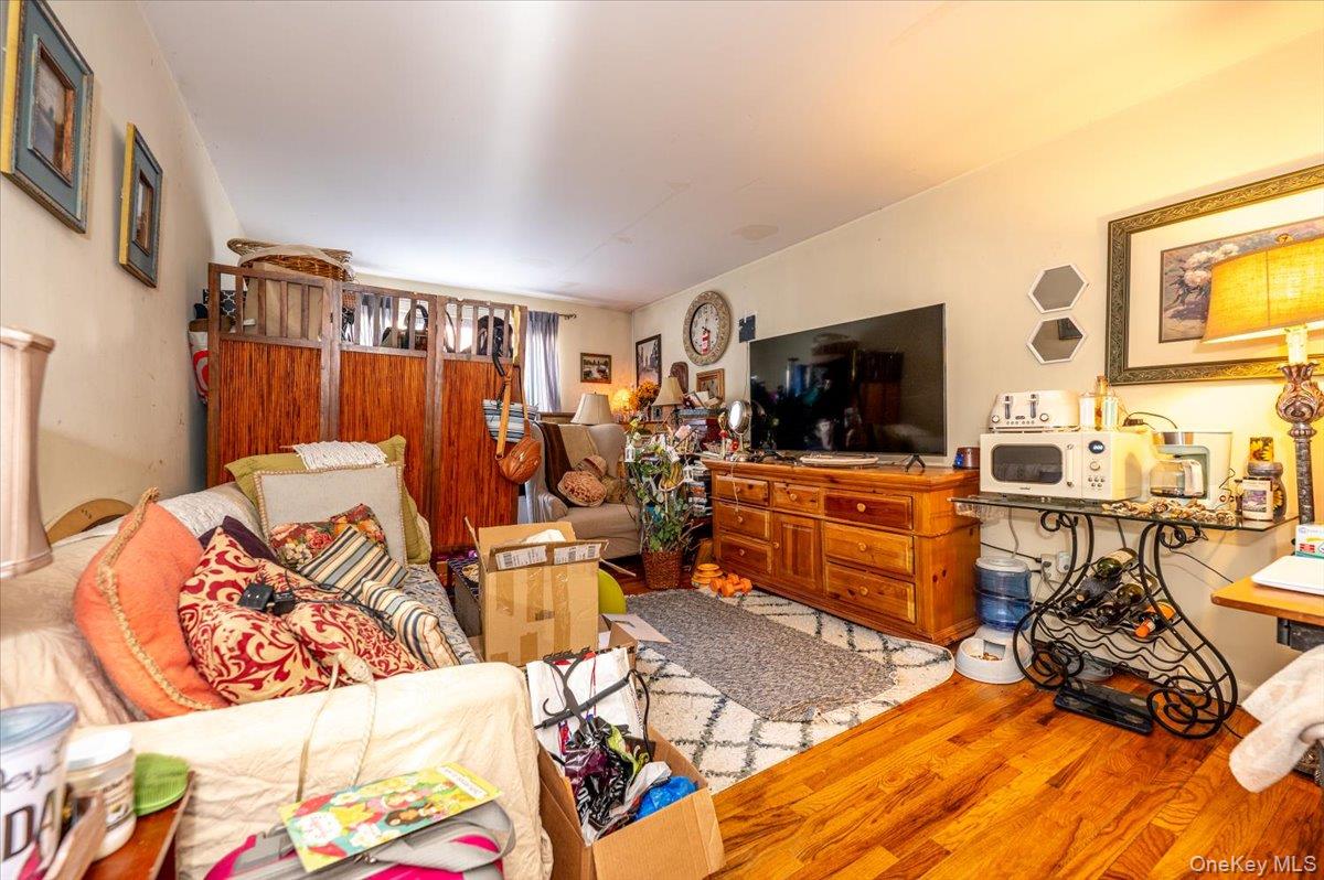 2873 Roebling Avenue