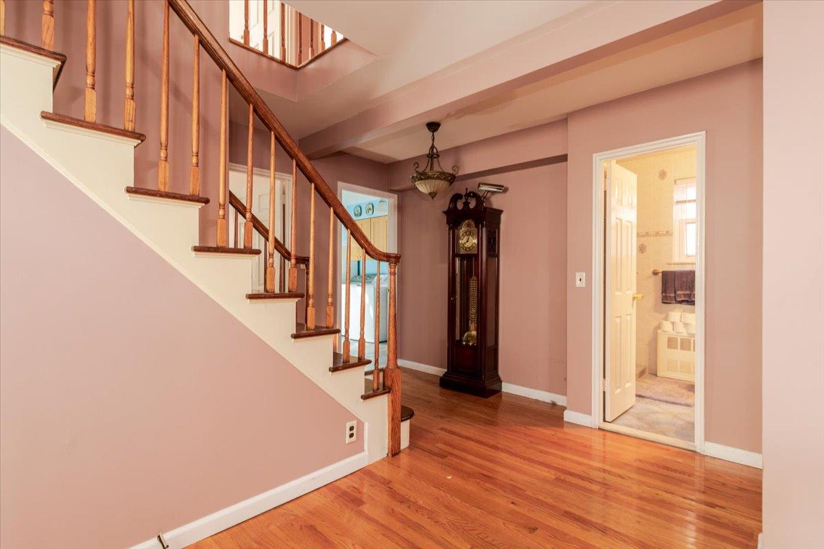 1454 Dwight Place