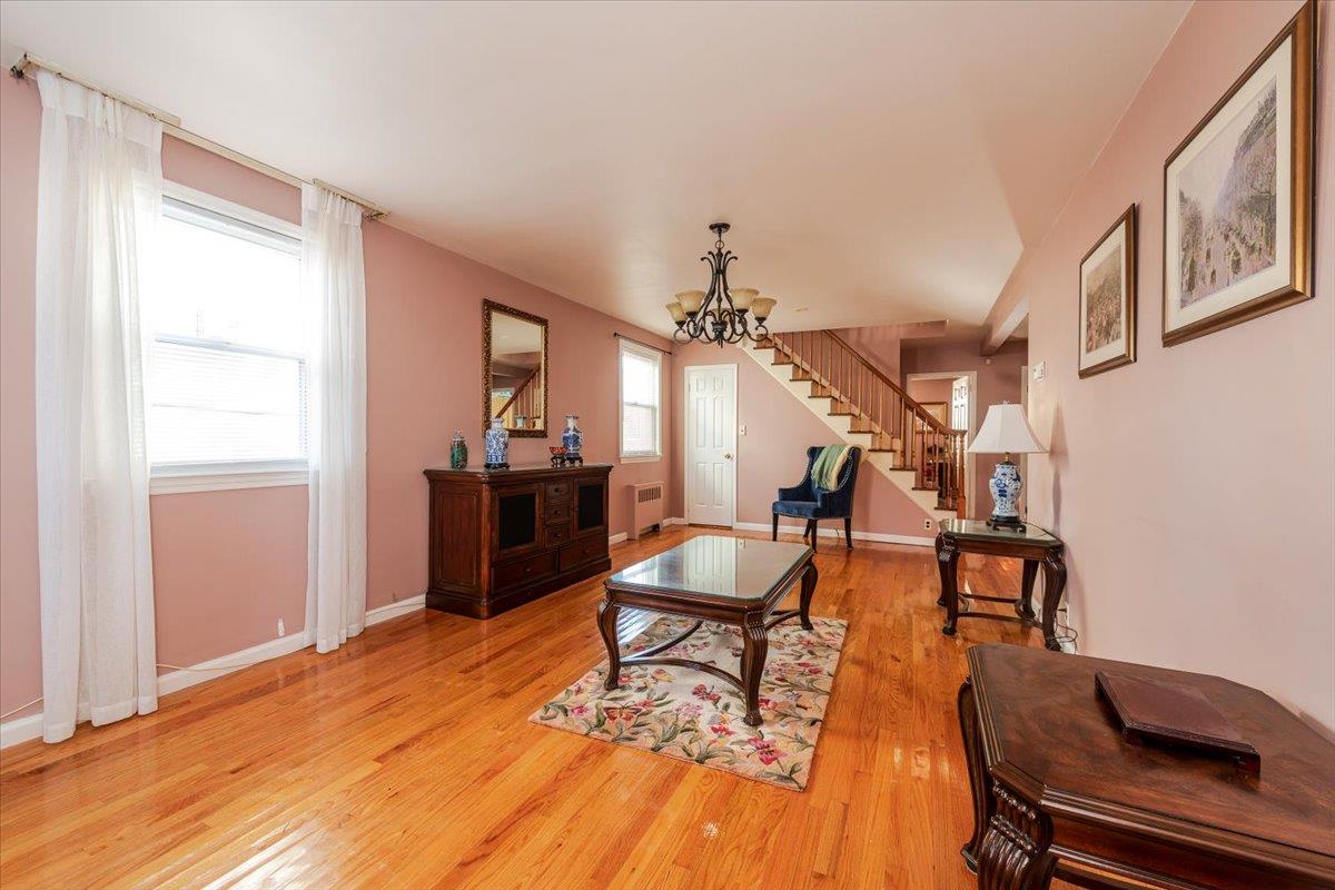 1454 Dwight Place