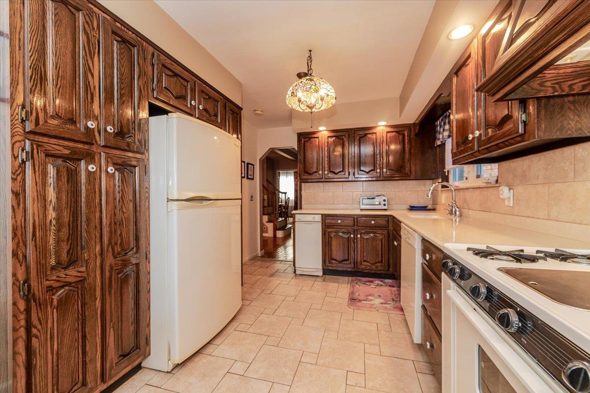 1454 Dwight Place