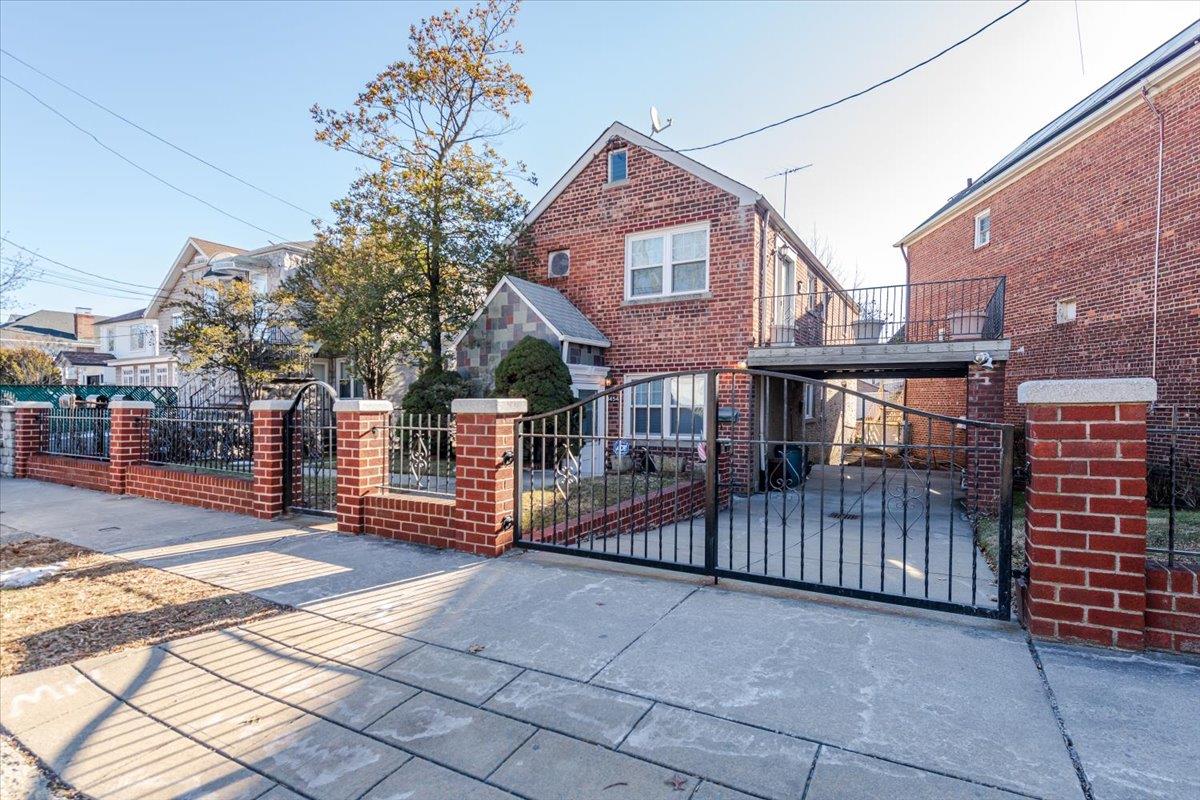 1454 Dwight Place