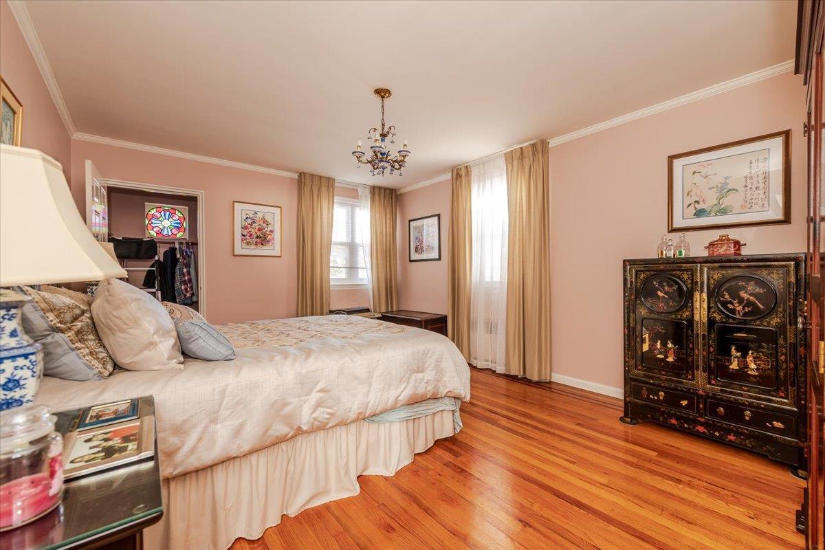 1454 Dwight Place