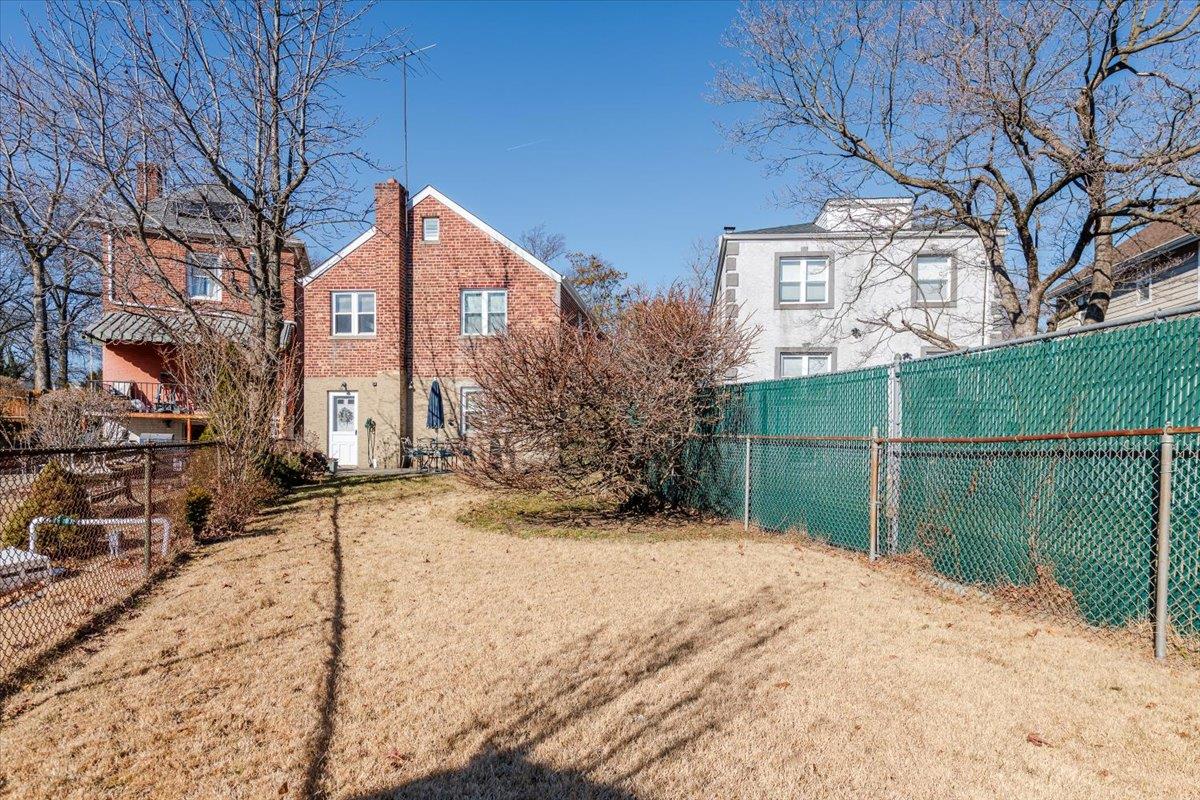 1454 Dwight Place