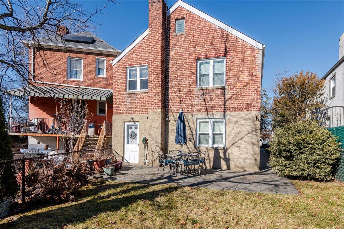 1454 Dwight Place