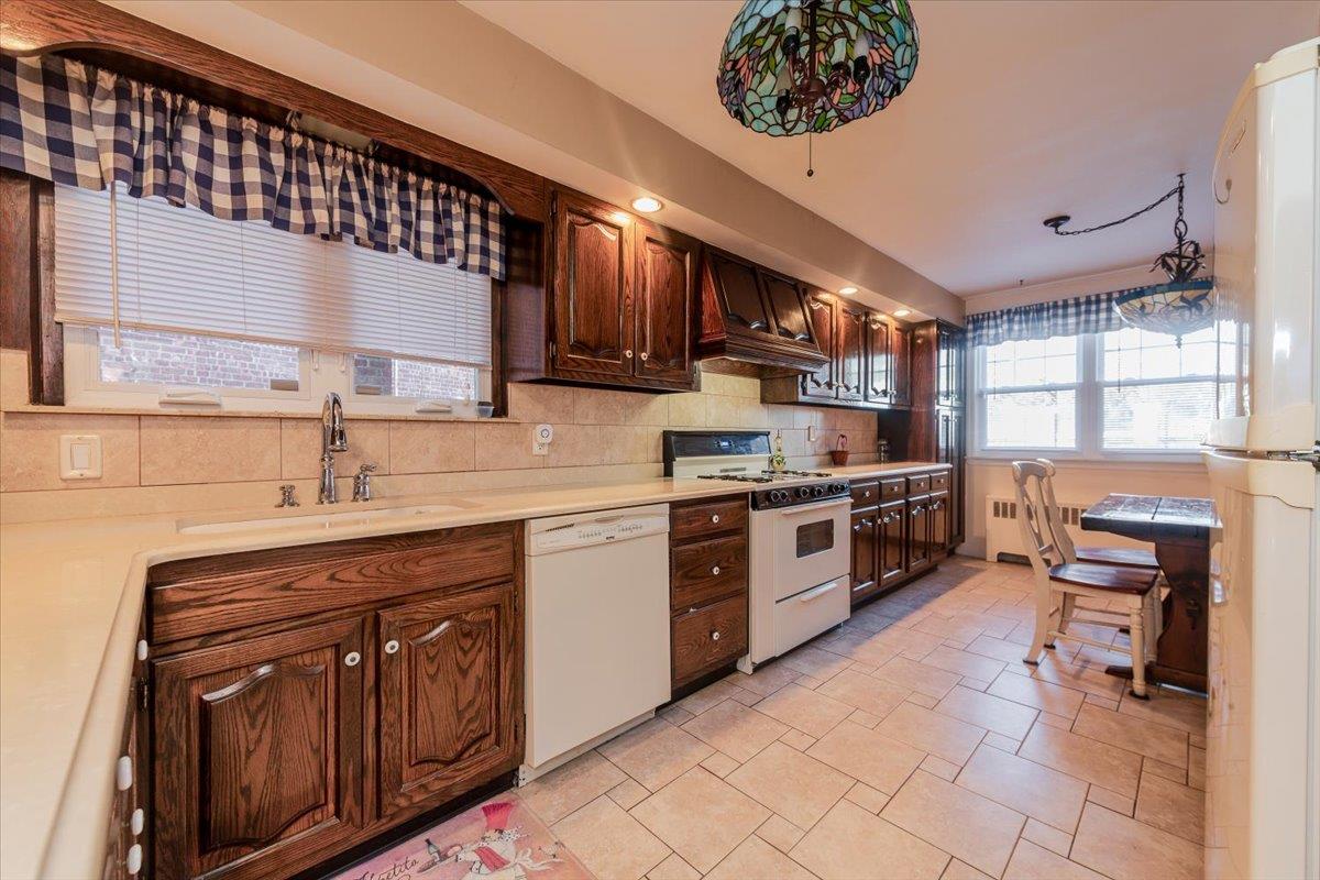 1454 Dwight Place