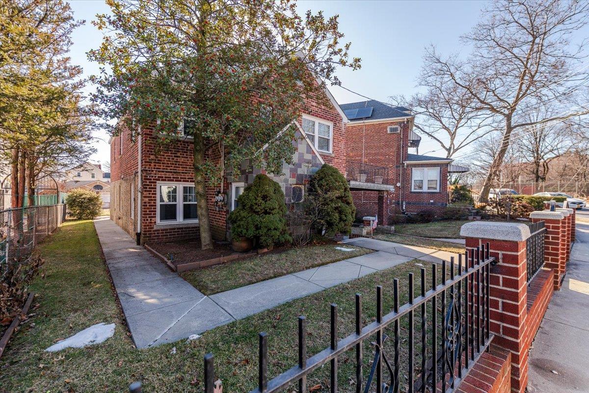 1454 Dwight Place