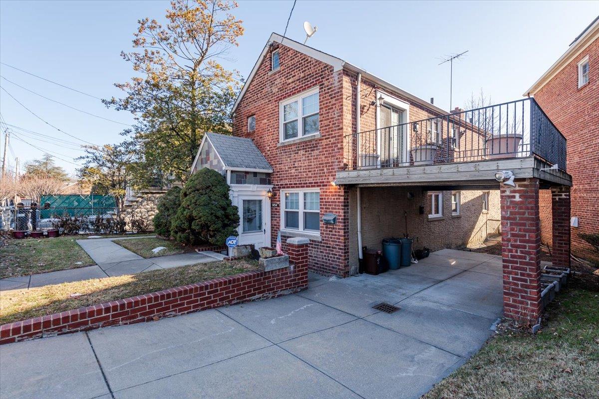 1454 Dwight Place