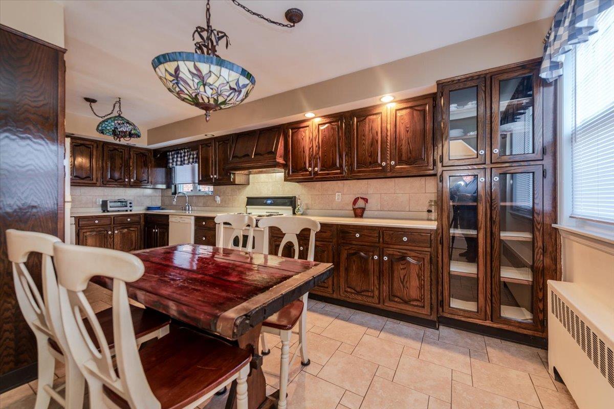 1454 Dwight Place