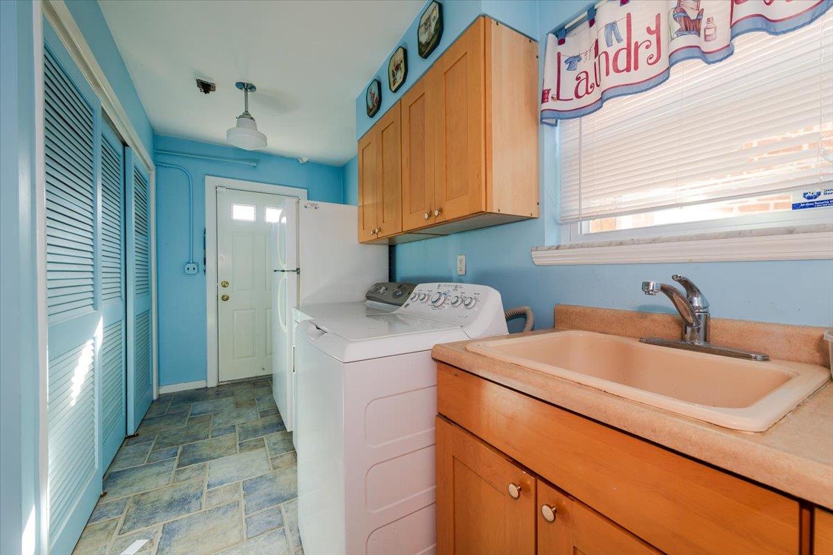 1454 Dwight Place