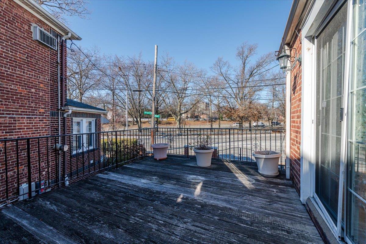 1454 Dwight Place