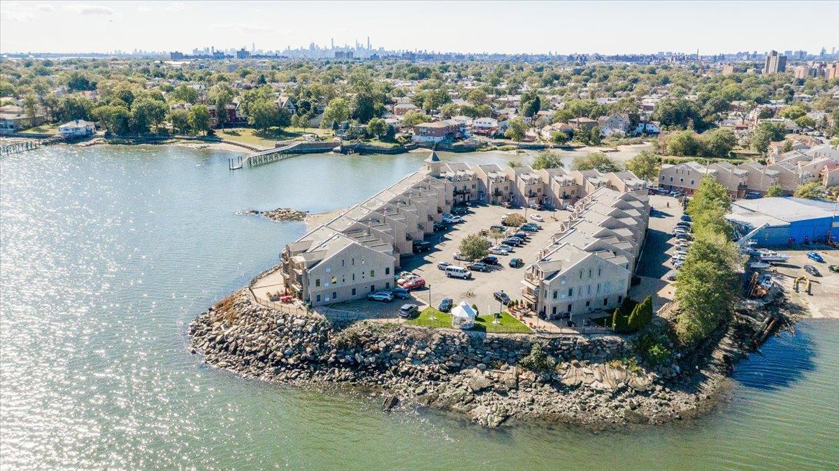 1432 Outlook Avenue Unit: 1