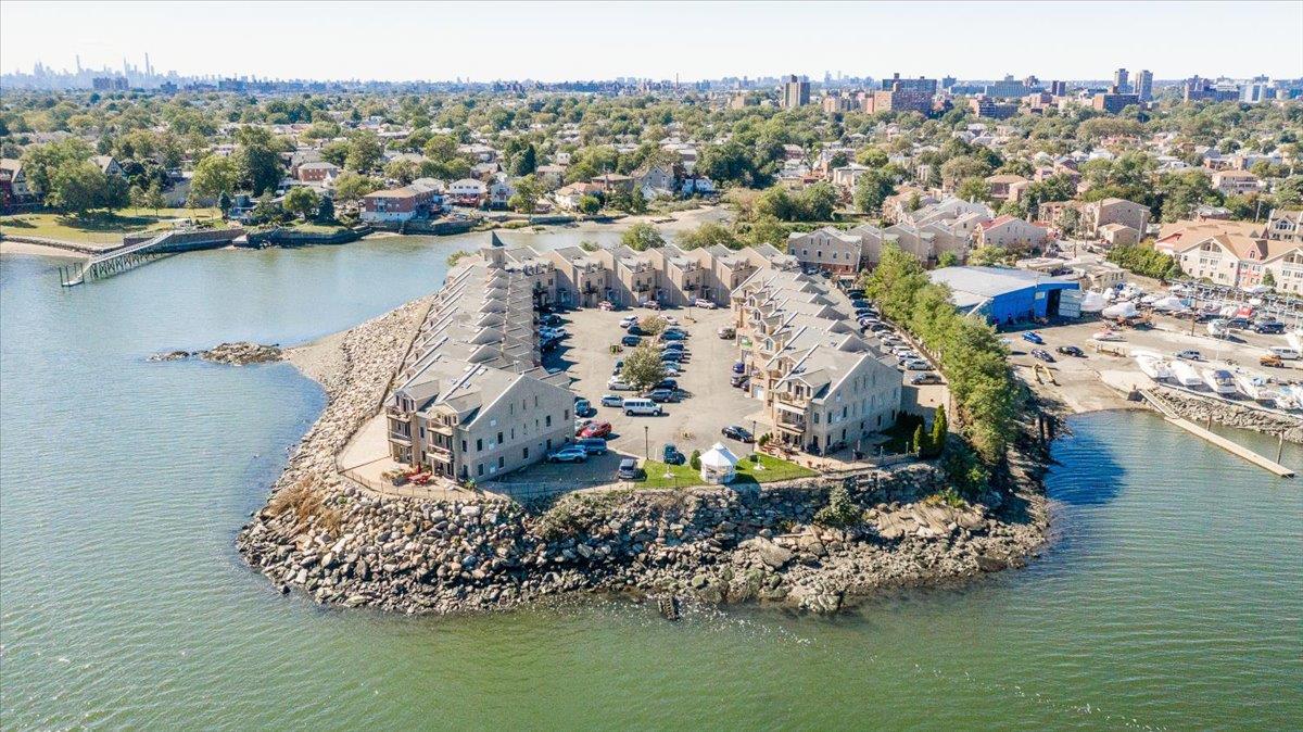 1432 Outlook Avenue Unit: 1