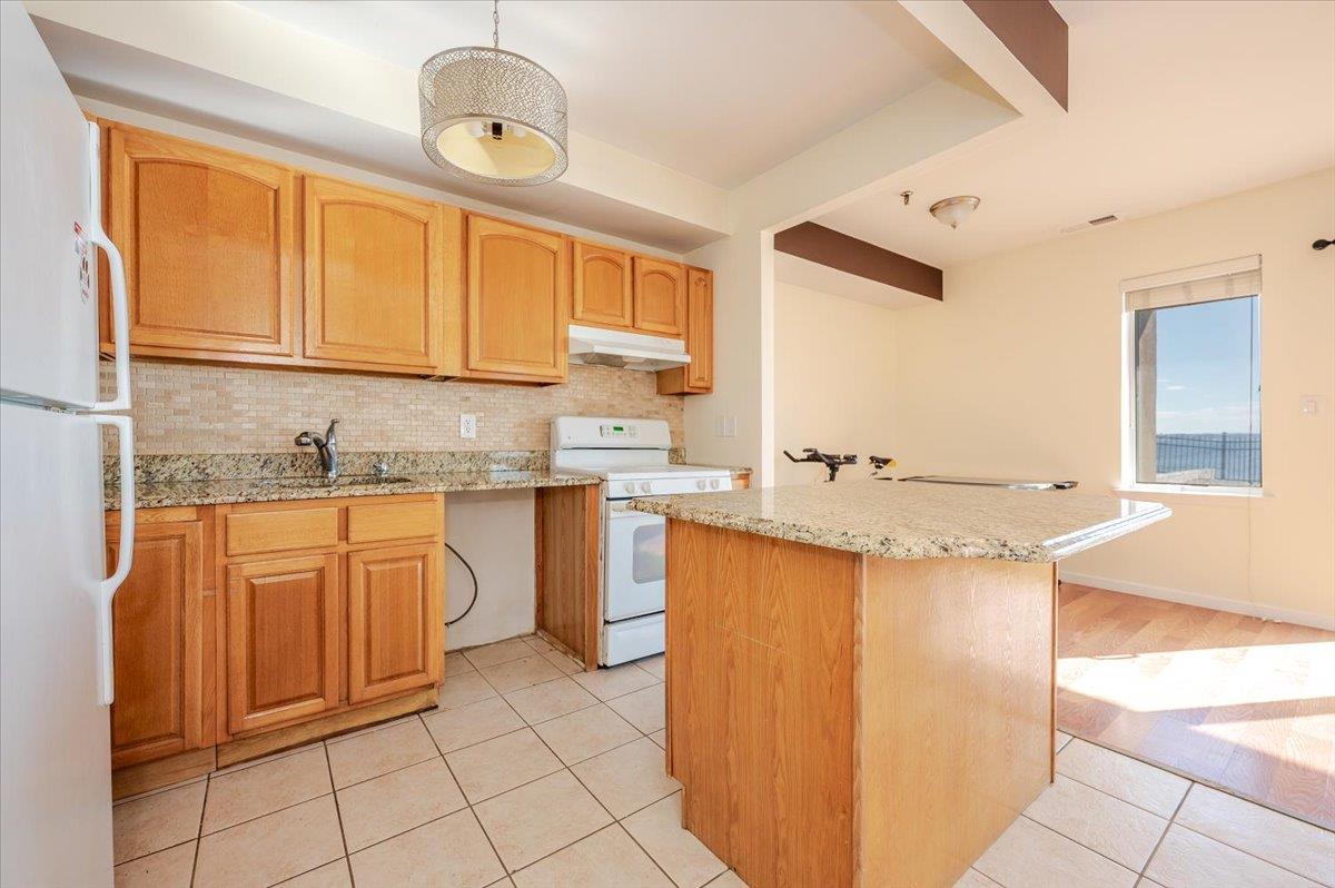 1432 Outlook Avenue Unit: 1