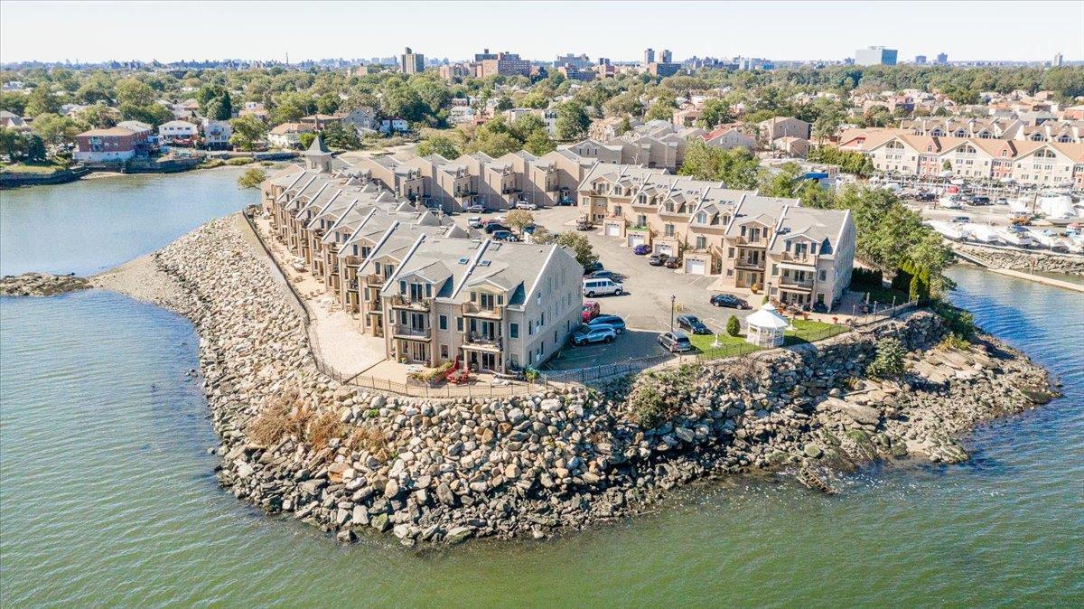 1432 Outlook Avenue Unit: 1