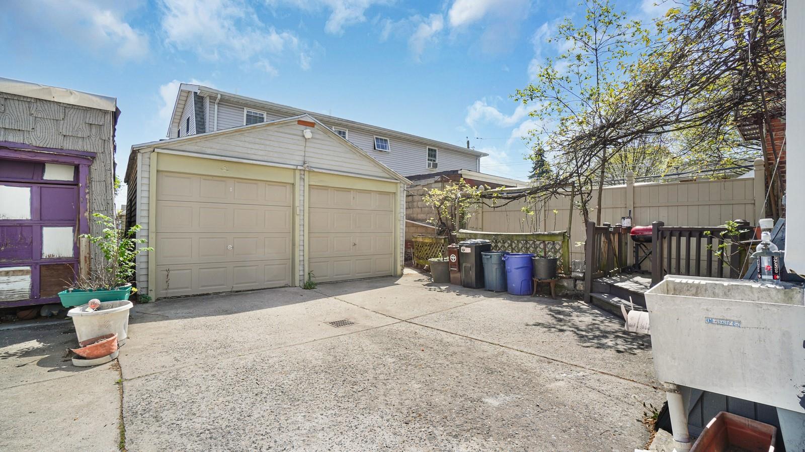 1528 Mayflower Avenue
