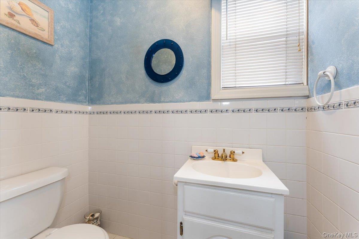 3183 Waterbury Avenue