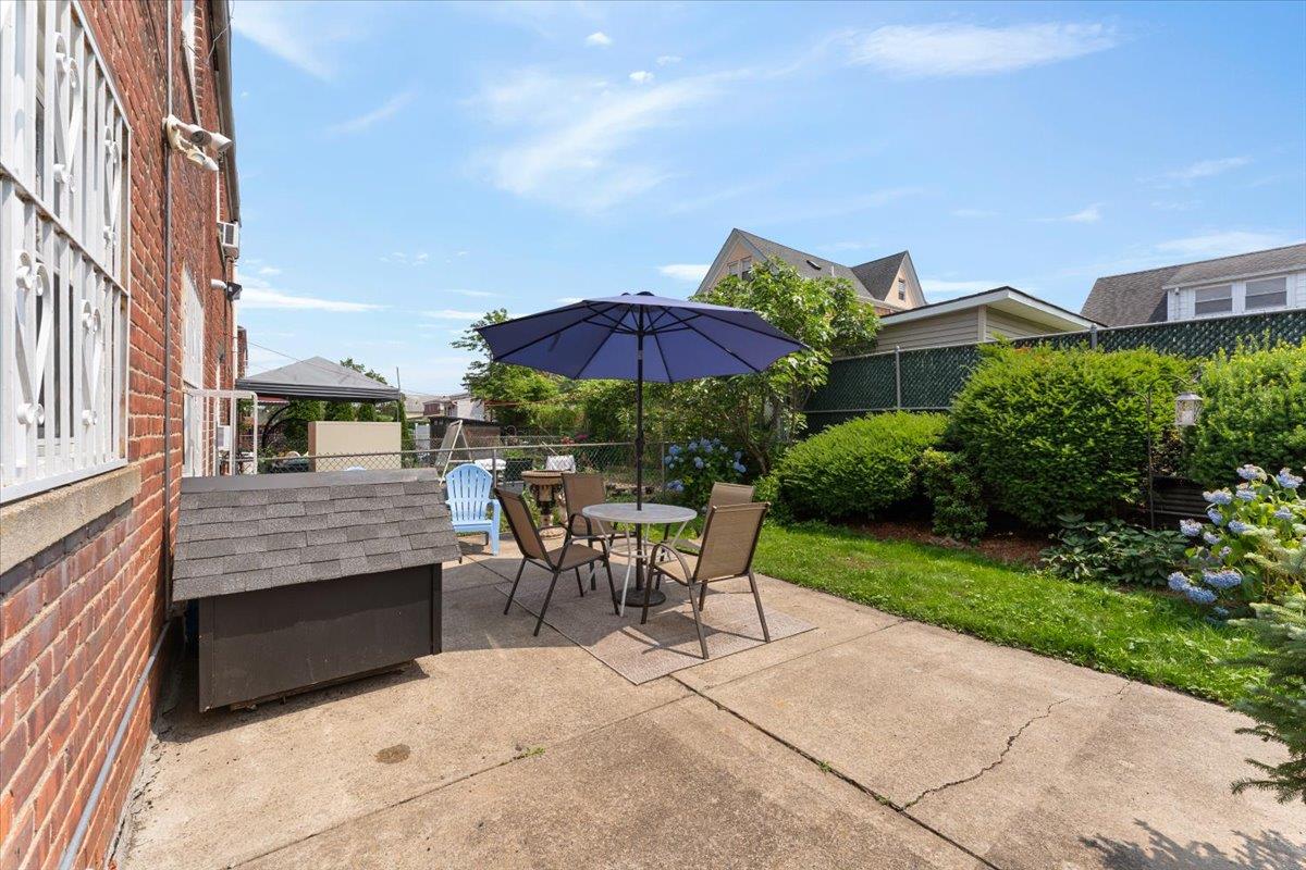 1528 Rhinelander Ave