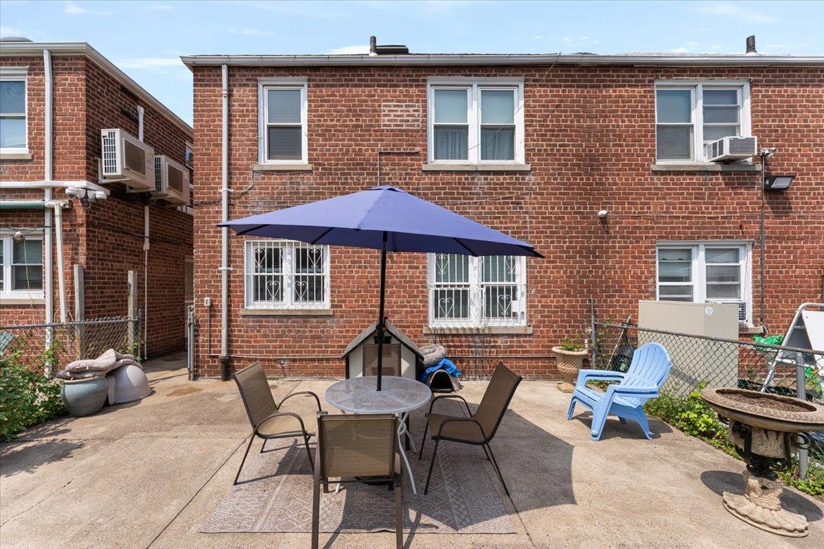 1528 Rhinelander Ave