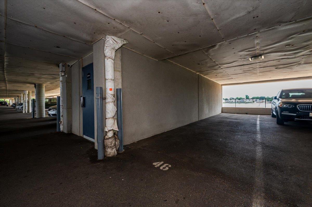 600 Clarence Avenue Unit: 1J