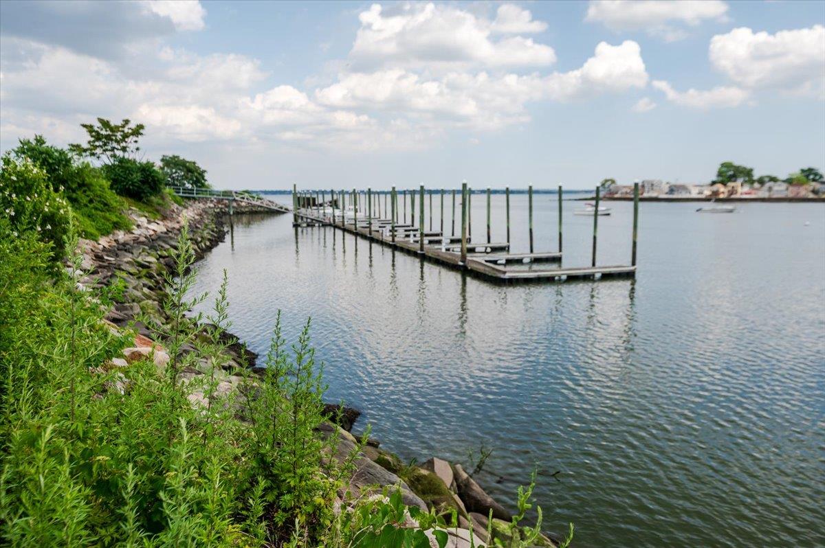 600 Clarence Avenue Unit: 1J