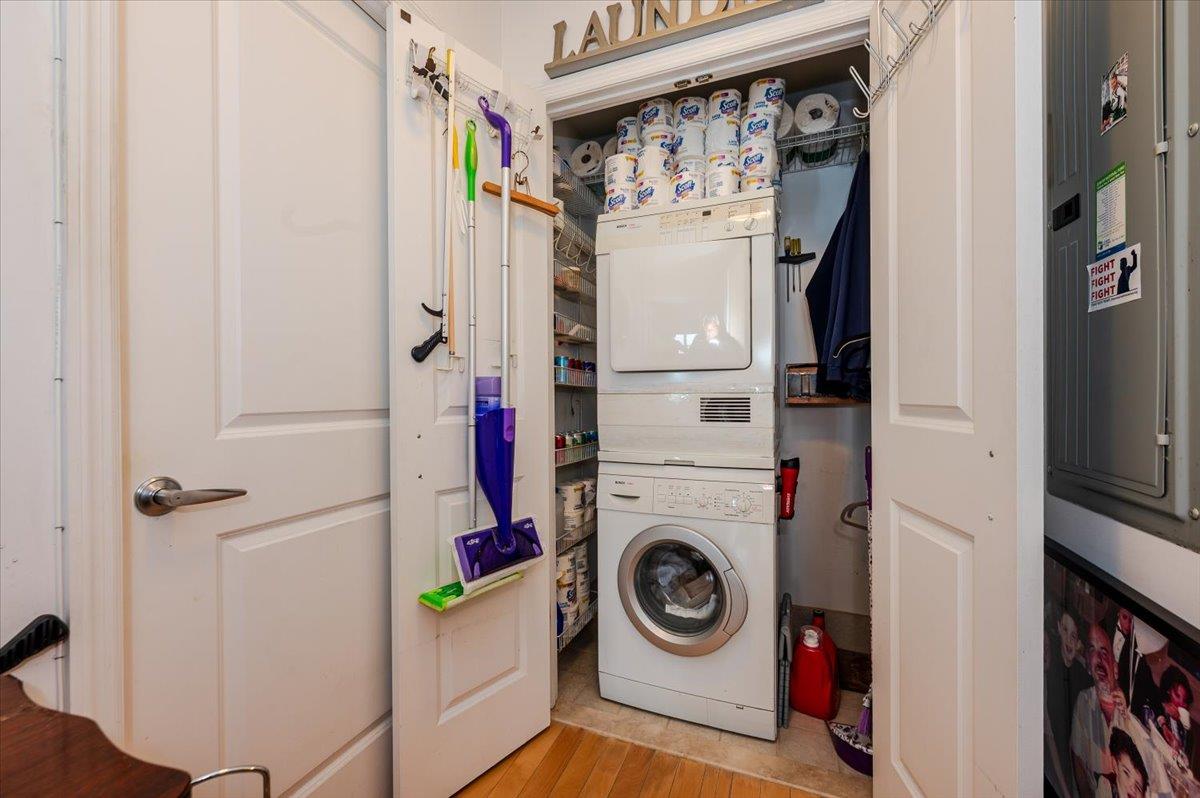 600 Clarence Avenue Unit: 1J