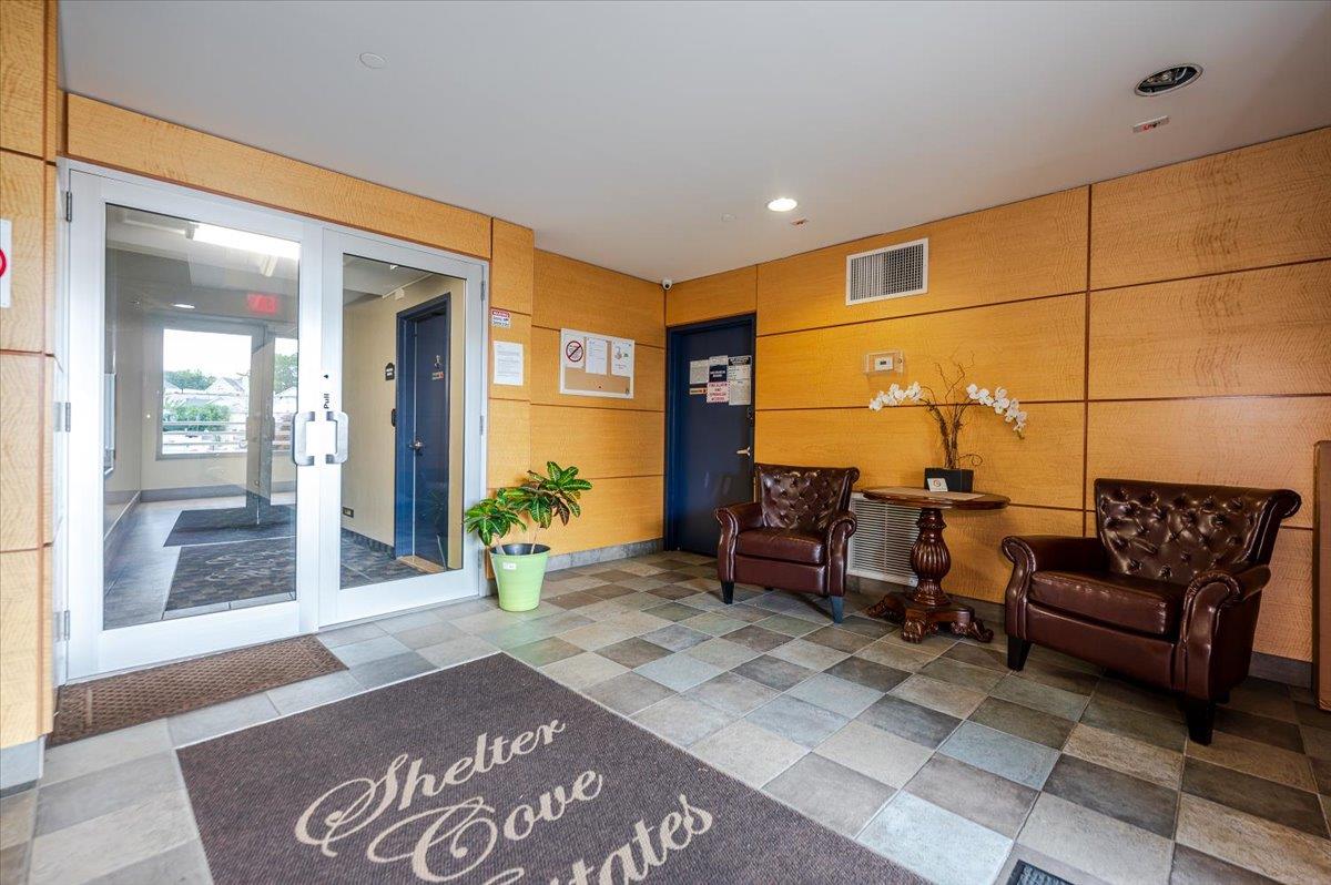 600 Clarence Avenue Unit: 1J