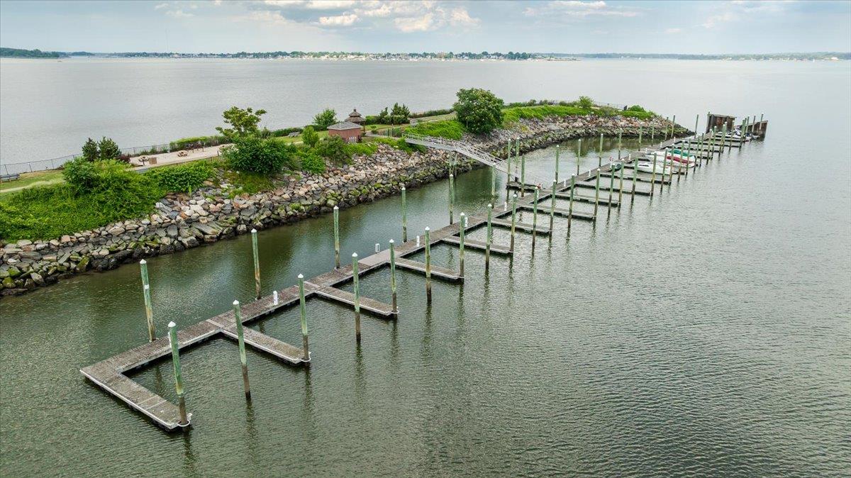 600 Clarence Avenue Unit: 1J