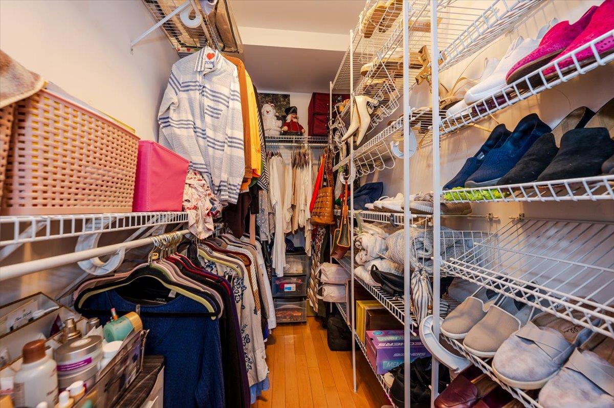 600 Clarence Avenue Unit: 1J