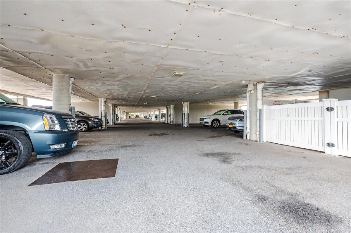 600 Clarence Avenue Unit: 1J