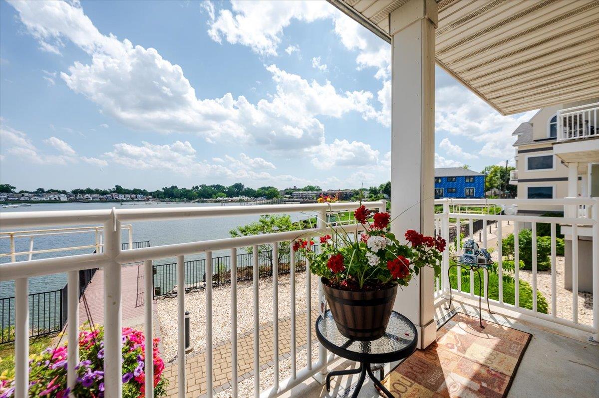 600 Clarence Avenue Unit: 1J